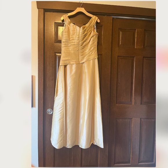 Jade - size 12, pale gold, dropped ruched bodice, off shoulder - Picture 2 of 2